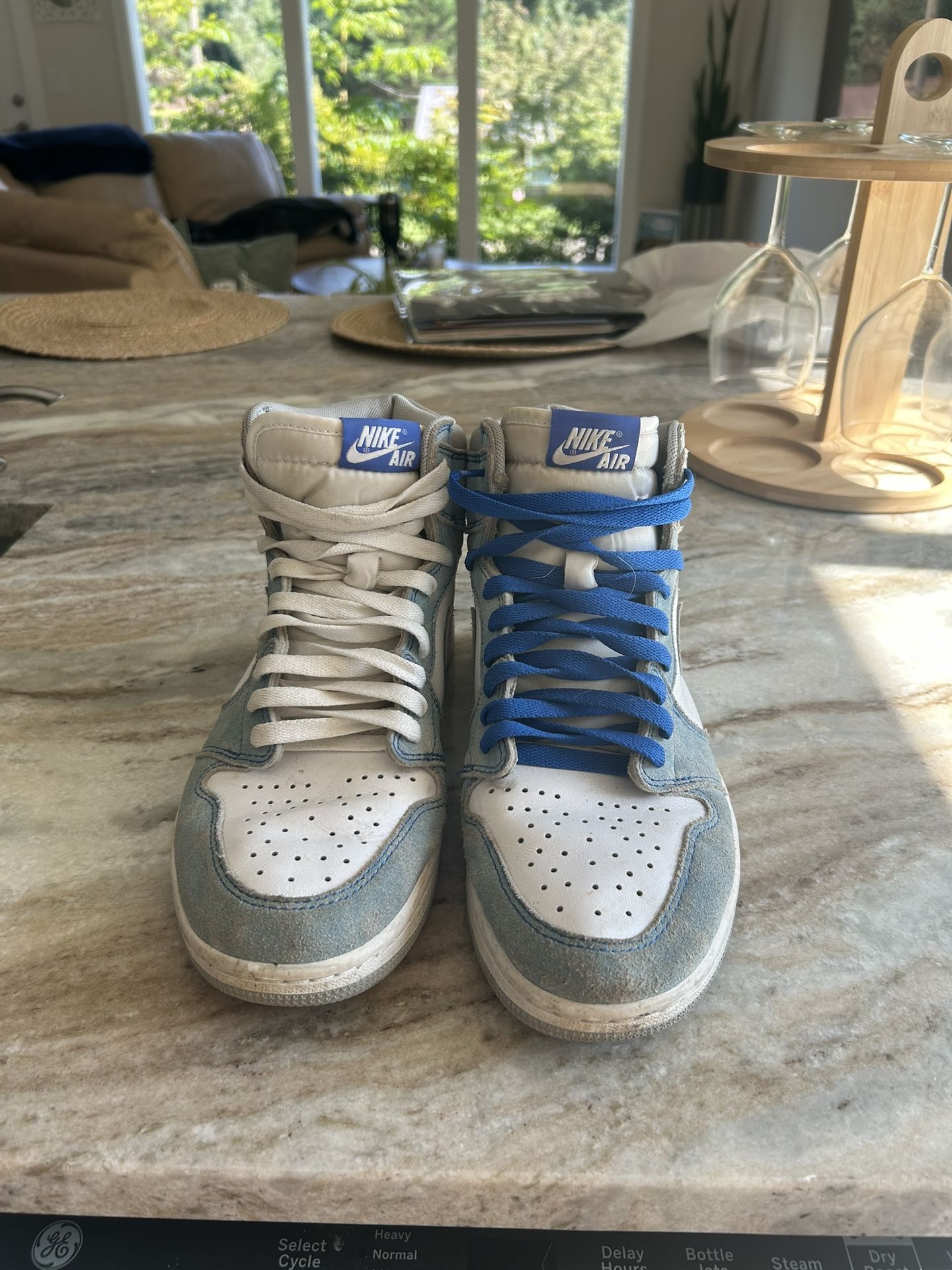 Nike Air Jordan 1 Retro High OG “Hyper Royal” - Size 9