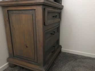 Good condition dresser set
