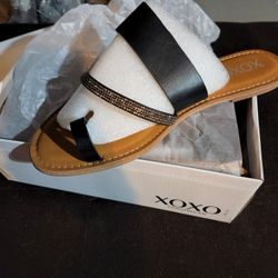 Womens Sandals/Flats Size 11 New In Box