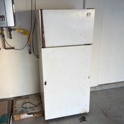 Refrigerator (free)