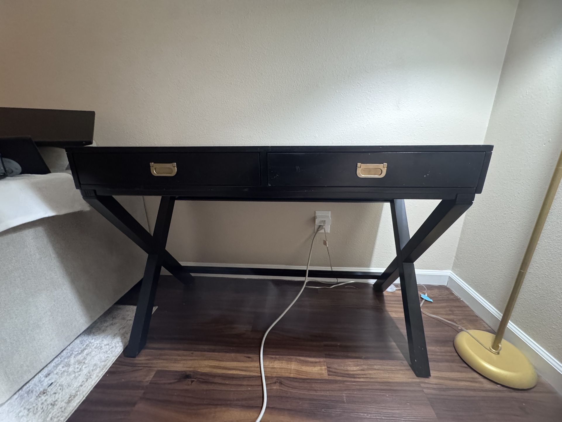 Black Desk