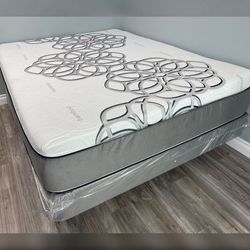 Queen Size Sky Comfort Bamboo Cool Gel Memory Foam Mattress And Boxspring 