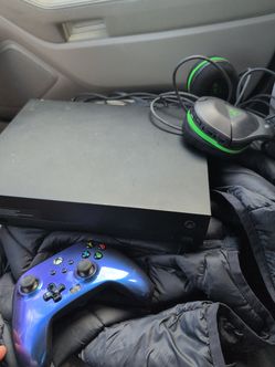 Xbox one x 1 TB 4k.
