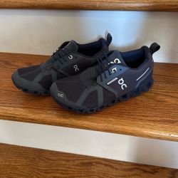 ON waterproof Shoes Size 6.5