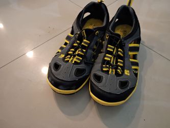 Men's water shoes