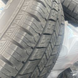 Lt265/70/17 New