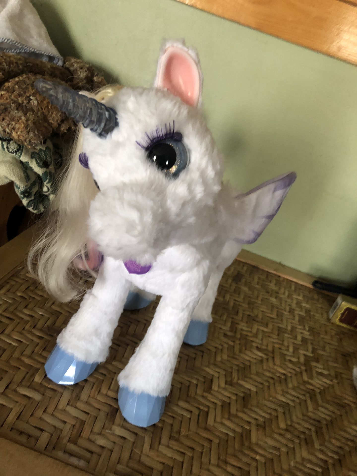 Furreal friends unicorn star Lilly