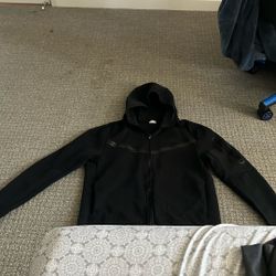 Black nike fleece 