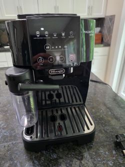 Dehlonghi magnifica with auto milk latte crema