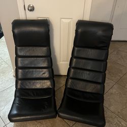 2 gaming chairs