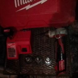 Milwaukee Pex Expander Kit