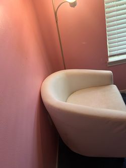 Free- White Chair- (Lake Mary)