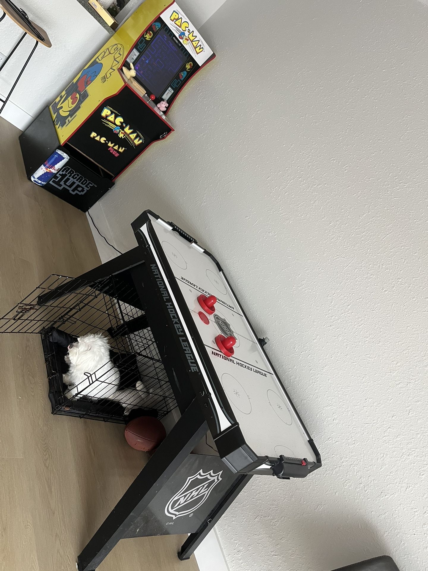 Air hockey table
