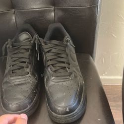 Black Air Force 1s Low Tops