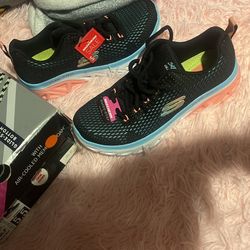 New Women Sketchers Size 5.1/2