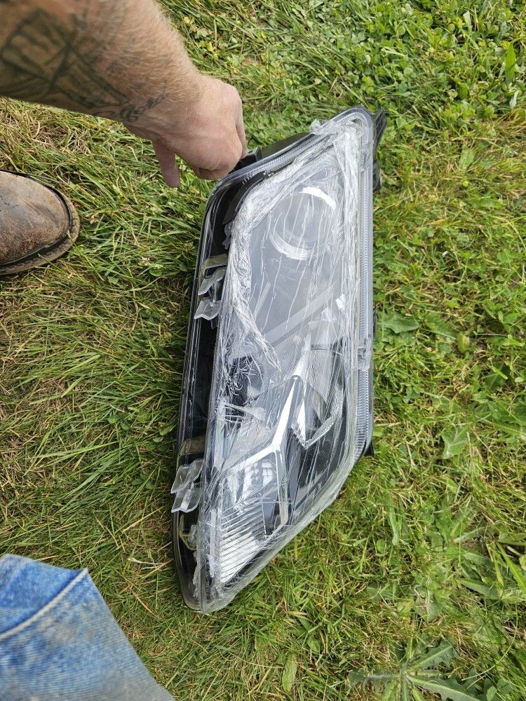2011 Passenger Side Headlight Ford Fusion