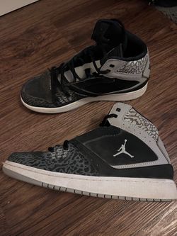 Boys Nike Jordan Shoes size 5.5Y