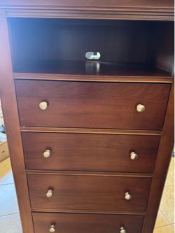 Dresser