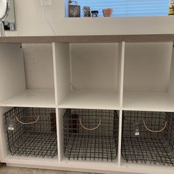 Cube Shelf With 3 Wire Baskets 