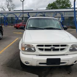 2000 Ford Explorer