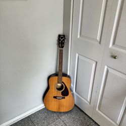 Yamaha F325 Guitar