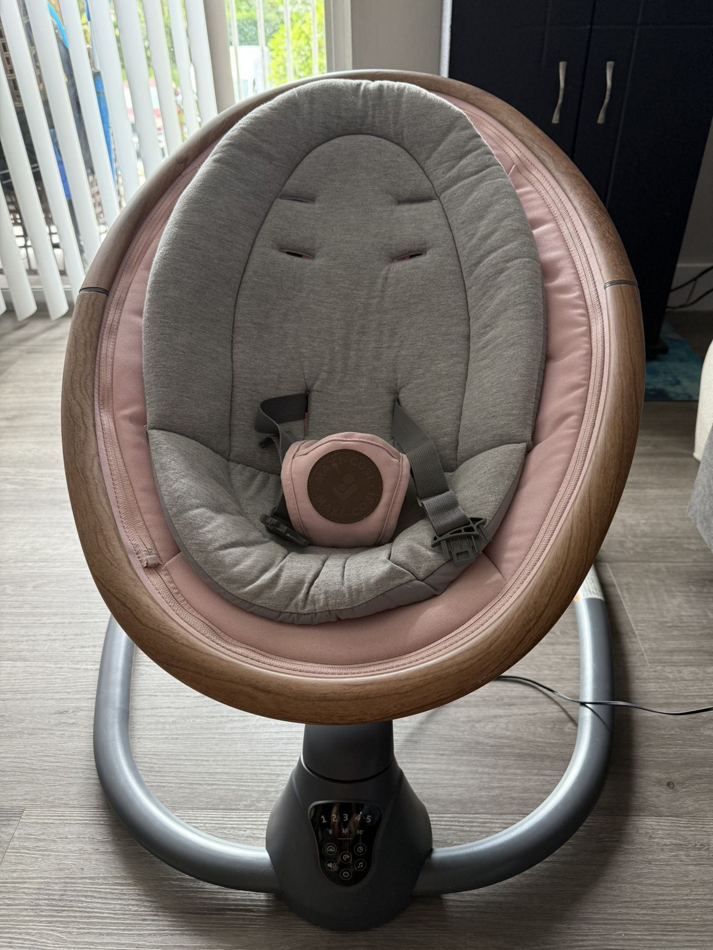 Maxi Cosi infant swing