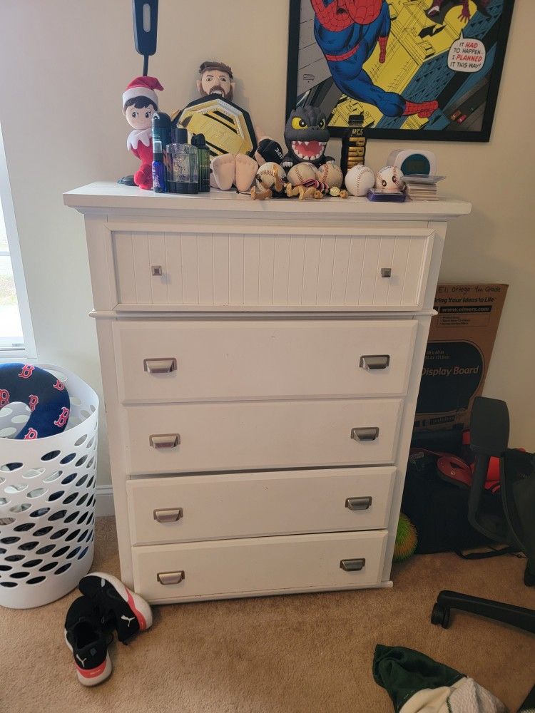 Bobs White Dresser