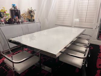 AICO State St. Rectangular Dining Table with Glass Top in Glossy White and MATCHING CHAIRS SET