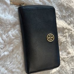 Like NEW Tory Burch Black with gold logo zip around Wallet