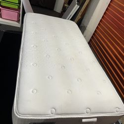 Twin Mattress  Bed 