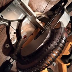 DEWALT

15 Amp Corded 12 in. Single Bevel Compound Miter Saw