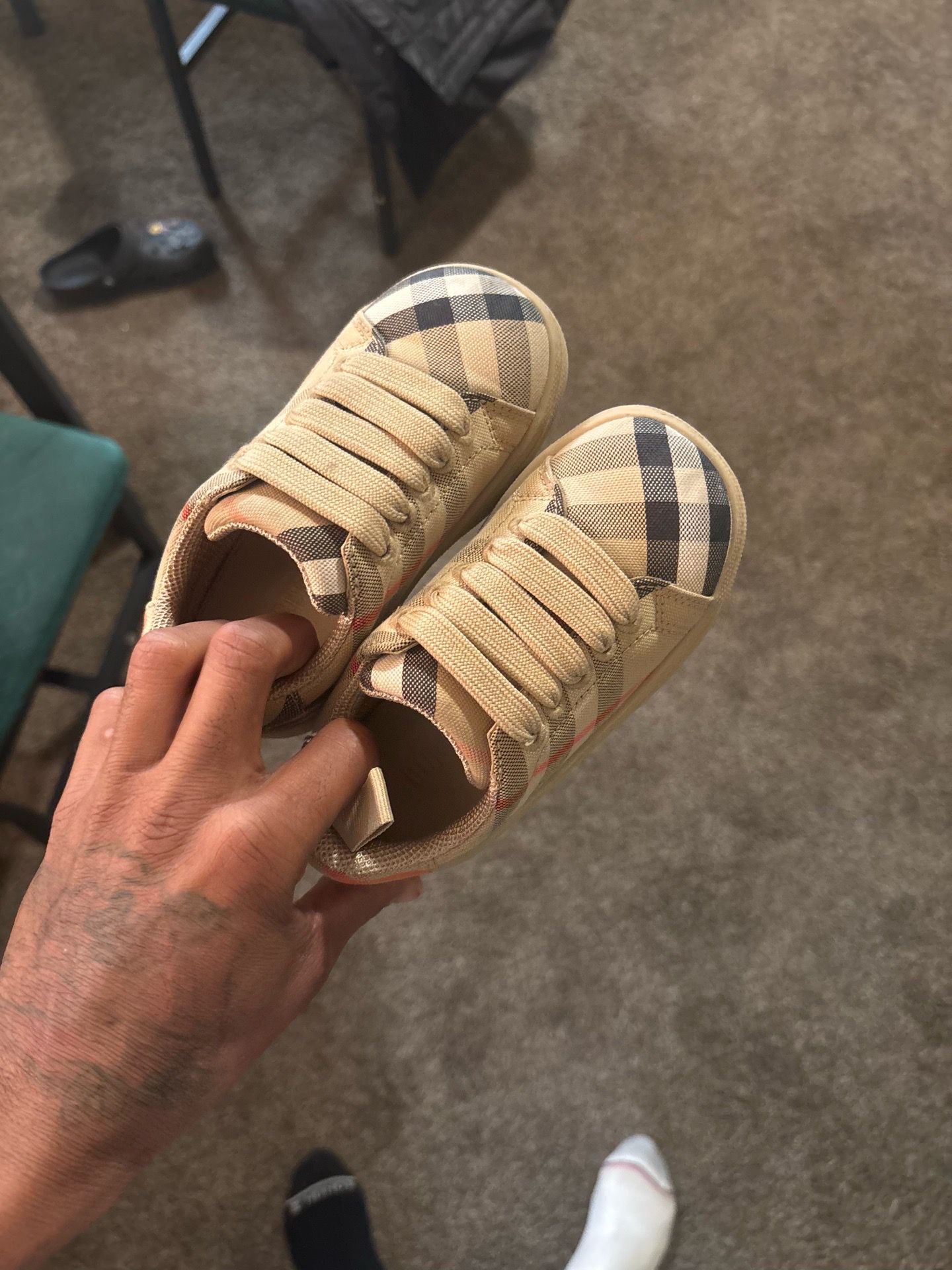 Burberry size 8c