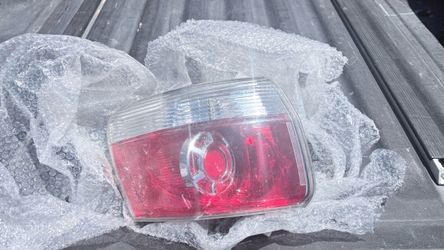 GMC Acadia left rear light 2010