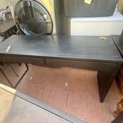 Black Desk