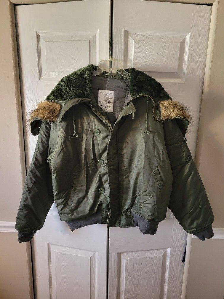 N-28 Parka Bomber Coat."CHECK OUT MY PAGE FOR MORE DEALS "
