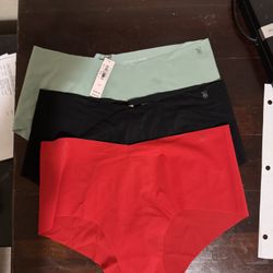 Womens Victoria Secret No Show Cheeky Panties NWT Size Large Black, Red & Green
