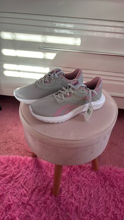 Rebbok Tennis New Size 8 For $40