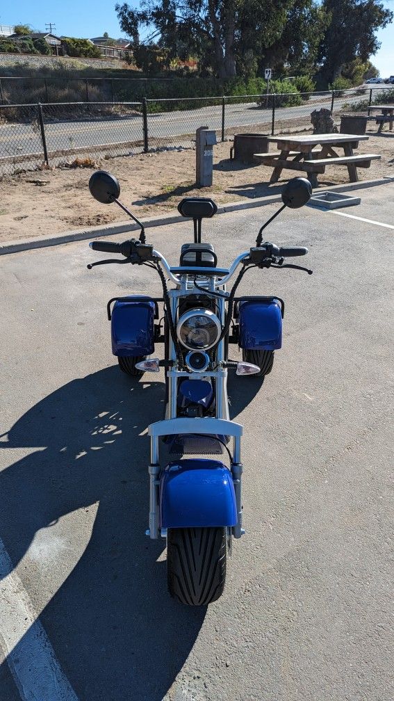 Brand New Three-wheeler Trike All Electric Two Seaters Get One Battery Or Two Batteries In Different Colors Good For Camping ,Golfing One Charge 37ml
