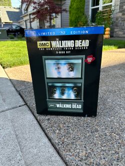 AMC The Walking Dead 3rd Season Zombie Head Tank With Blue-ray Discs
