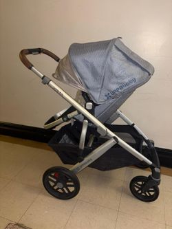UPPAbaby VISTA Stroller. NEW, VALUE $750 In excellent condition. The stroller is machine washable. This incredibly versatile stroller is designed to g
