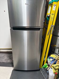 Whirlpool Stainless Steel Top Freezer, Bottom refrigerator