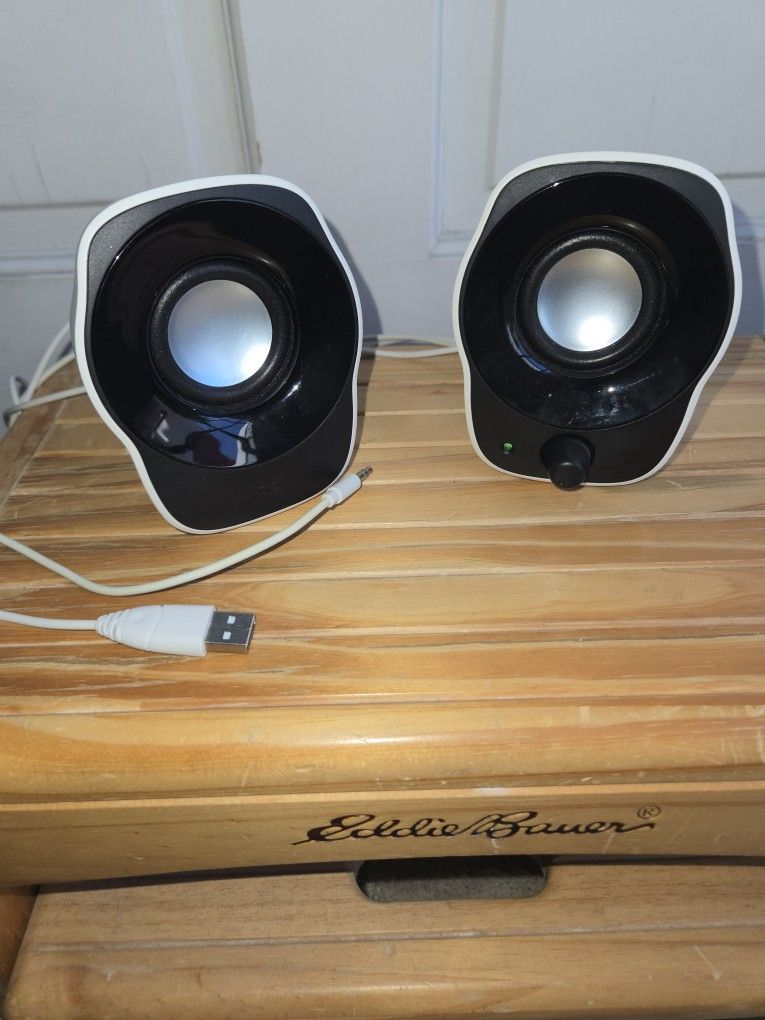 White Logitech Stereo Speakers Z120/Electronics/Computer Speakers/Electronics