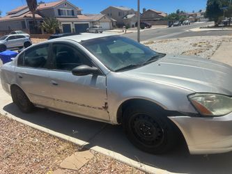 Nissan  2005 ultima run good  ne some love,  new engine,  new transmission.. need battery.