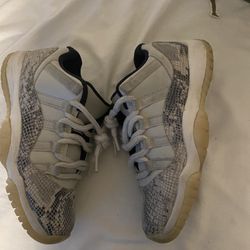 Jordan 11 Retro Light Bone Snakeskin Size 5Y