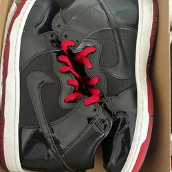 Nike SB Dunk Bred 