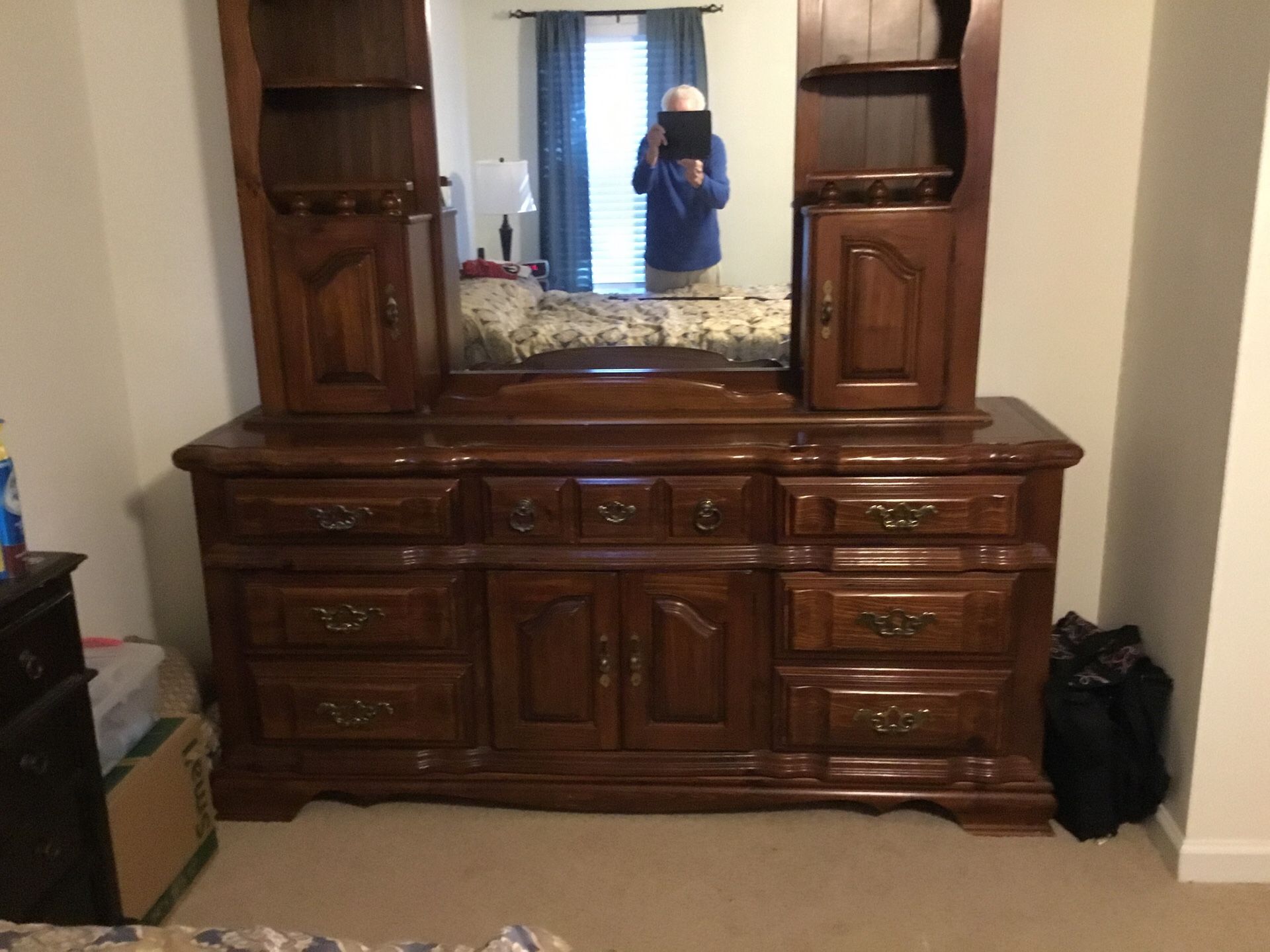 Beautiful Solid Wood 2 Piece Dresser in Excellent Condition