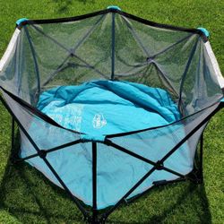 REGALO PLAYPEN WITH PACKABLE CARRY BAG MY PLAY PORTABLE INDOOR OUTDOOR YARD 48L x 48W x 26H in