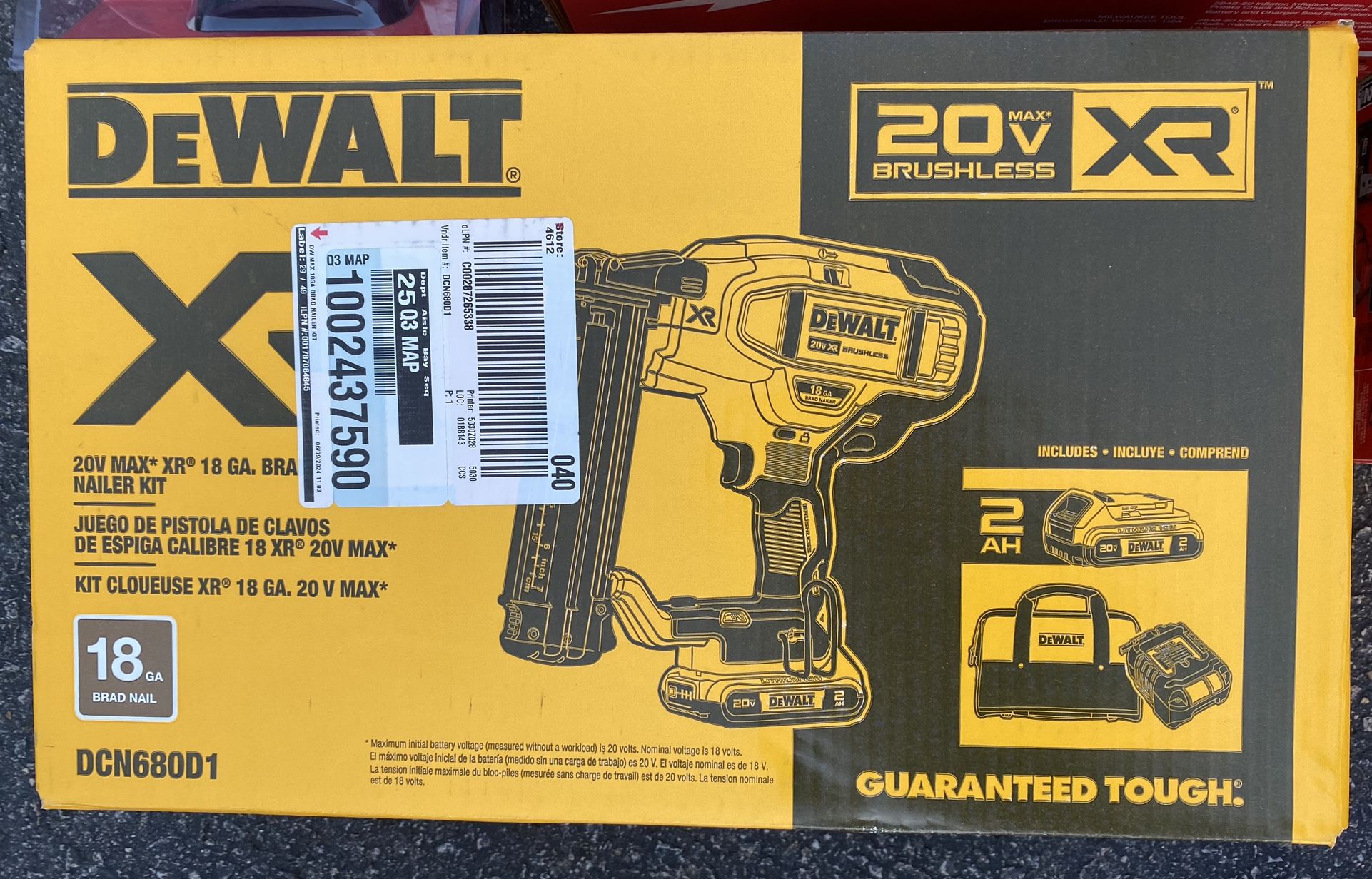 Dewalt 20V XR Brushless 18G Brad Nailer Kit