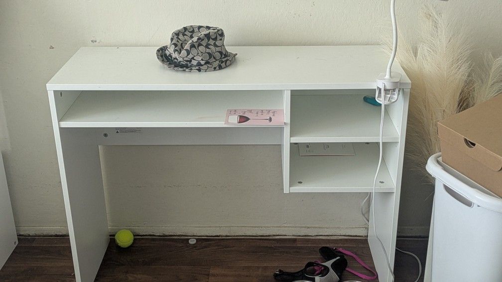 Desk / Vanity $40