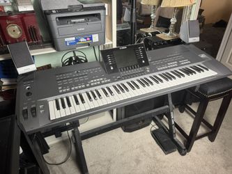 Yamaha Tyros 5 76-Key Arranger Workstation